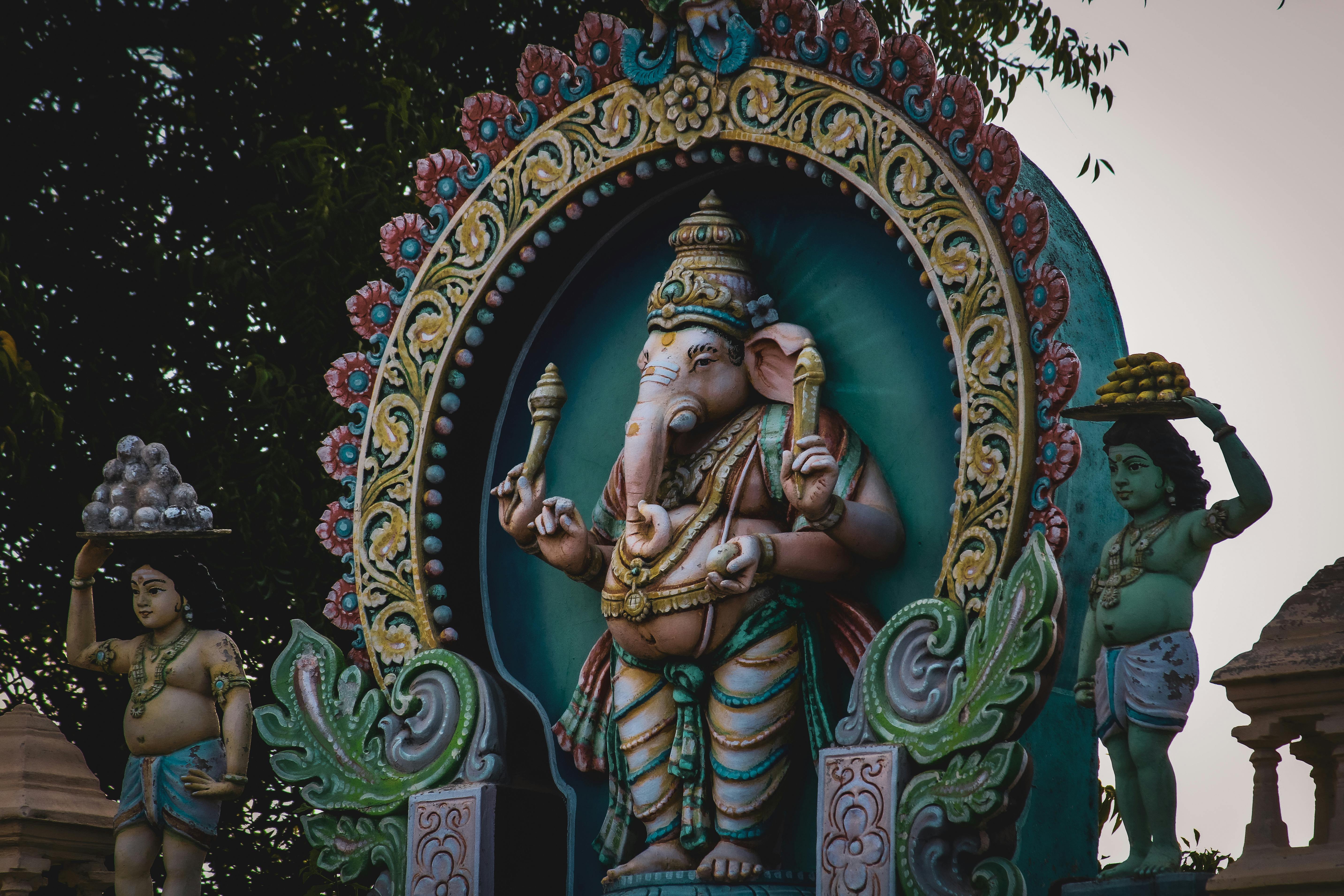 Sacred rituals and abhishekam at Sri Sundara Vinayagar Temple