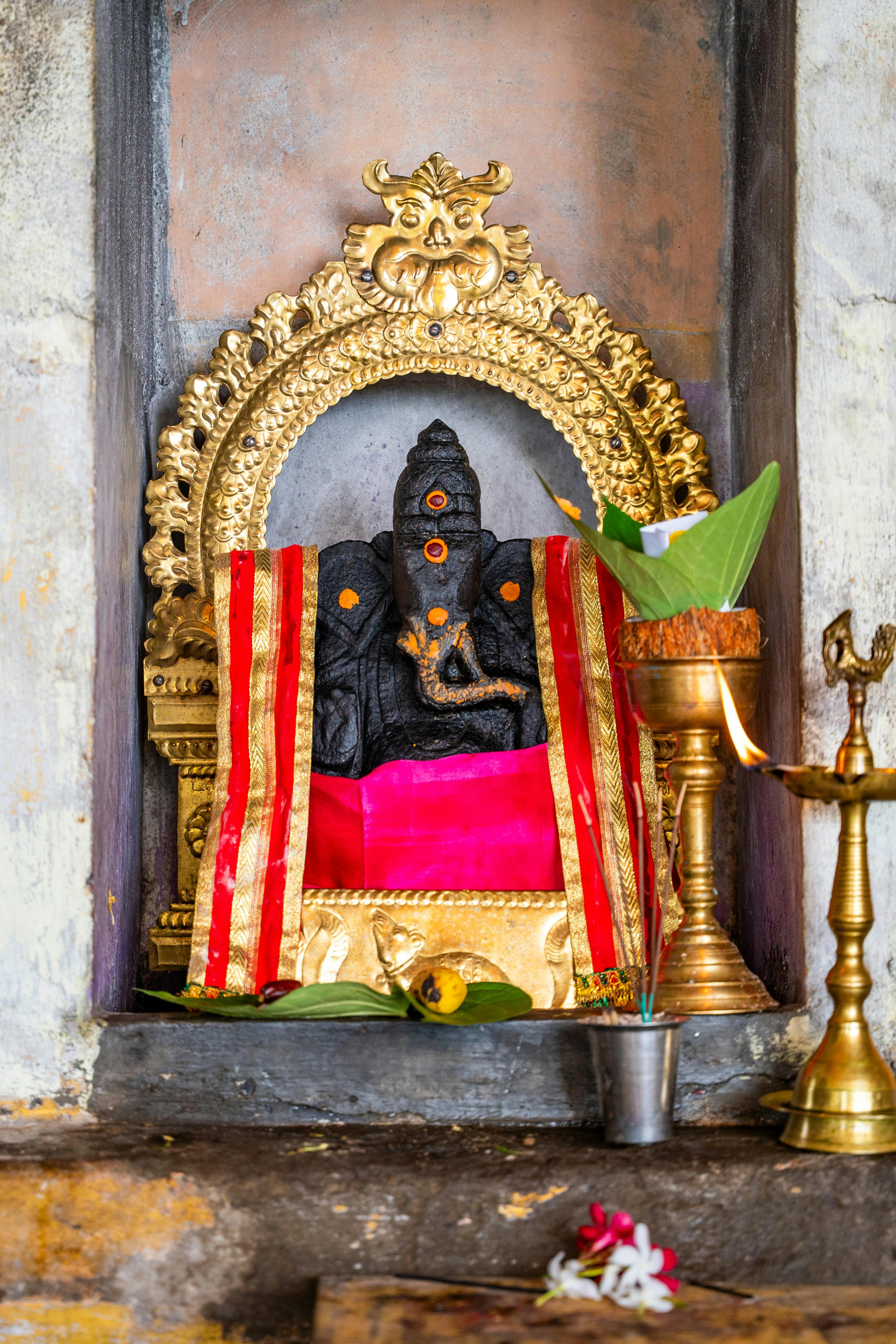 Temple offerings and devotion — Sri Sundara Vinayagar, Dharapuram Taluk